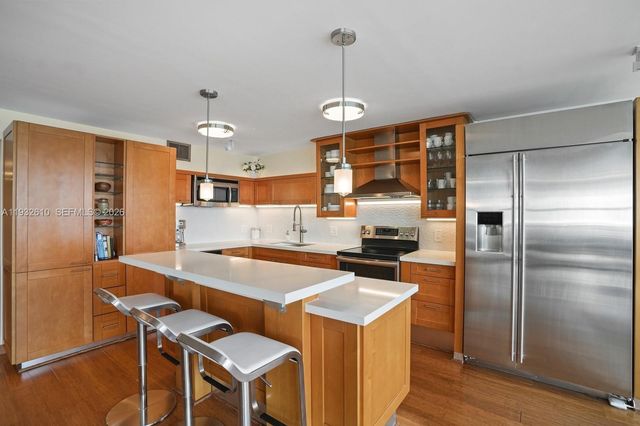 6423 Collins Avenue 1005, Miami Beach, FL 33141