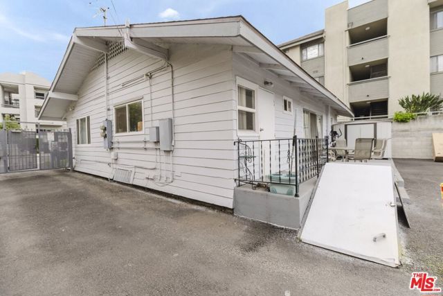 1151 N Columbus Avenue, Glendale, CA 91202