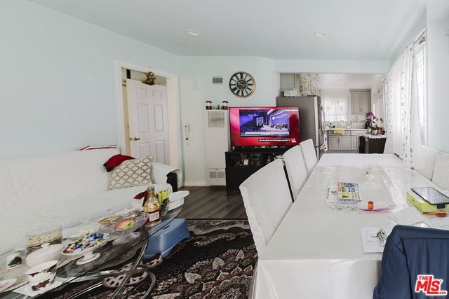 1151 N Columbus Avenue, Glendale, CA 91202