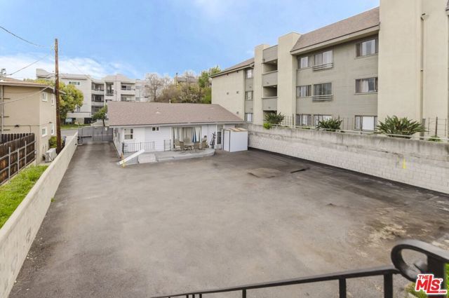 1151 N Columbus Avenue, Glendale, CA 91202