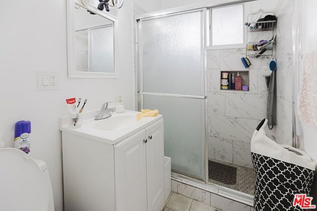 1151 N Columbus Avenue, Glendale, CA 91202