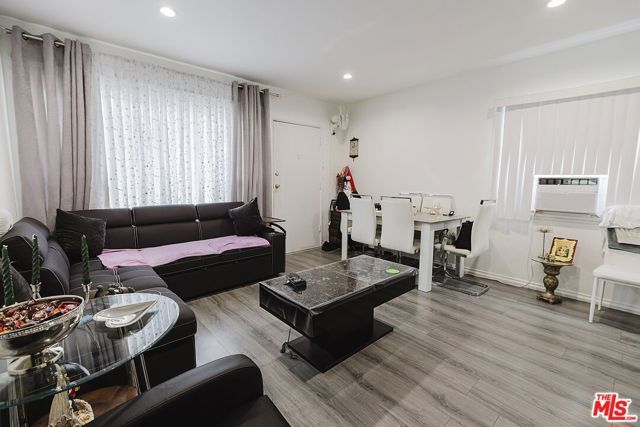 1151 N Columbus Avenue, Glendale, CA 91202