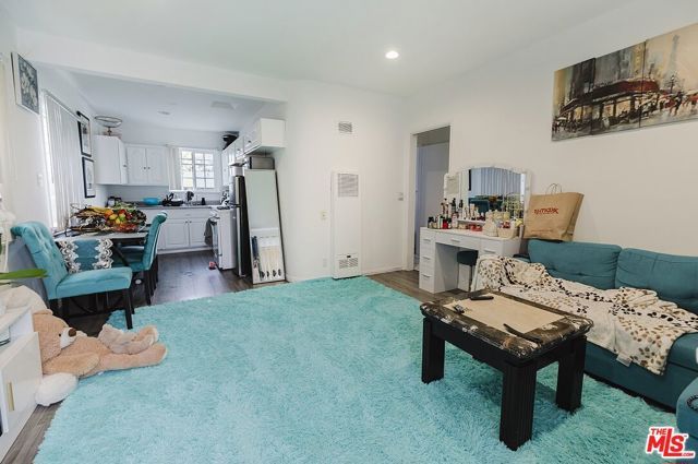 1151 N Columbus Avenue, Glendale, CA 91202