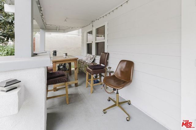 1151 N Columbus Avenue, Glendale, CA 91202