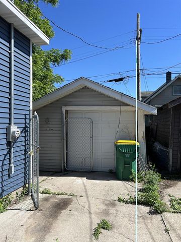 828 SCHOOL PLACE, Green Bay, WI 54303