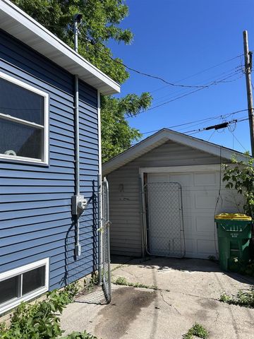 828 SCHOOL PLACE, Green Bay, WI 54303