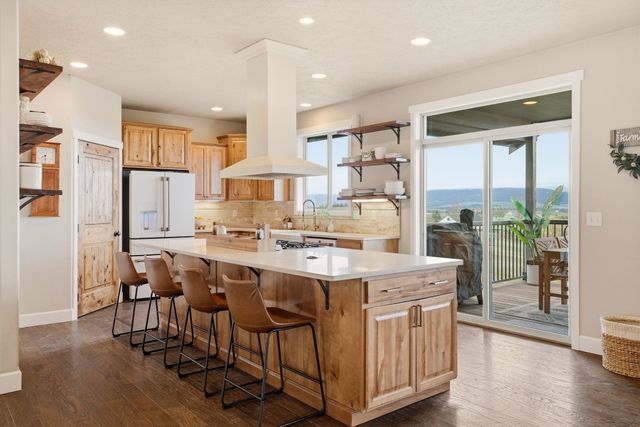 10909 S BRUNA Rd, Valleyford, WA 99036