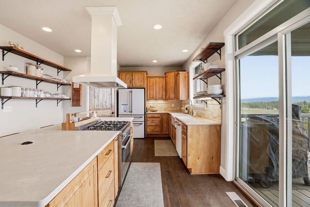 10909 S BRUNA Rd, Valleyford, WA 99036