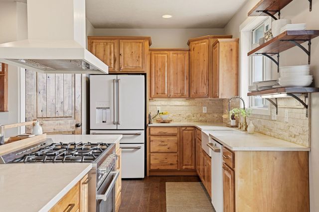 10909 S BRUNA Rd, Valleyford, WA 99036