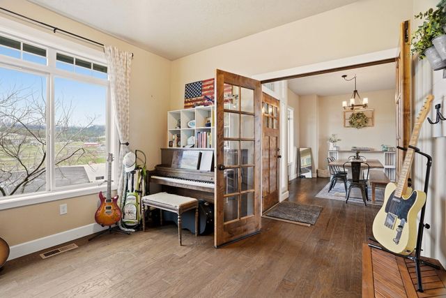 10909 S BRUNA Rd, Valleyford, WA 99036