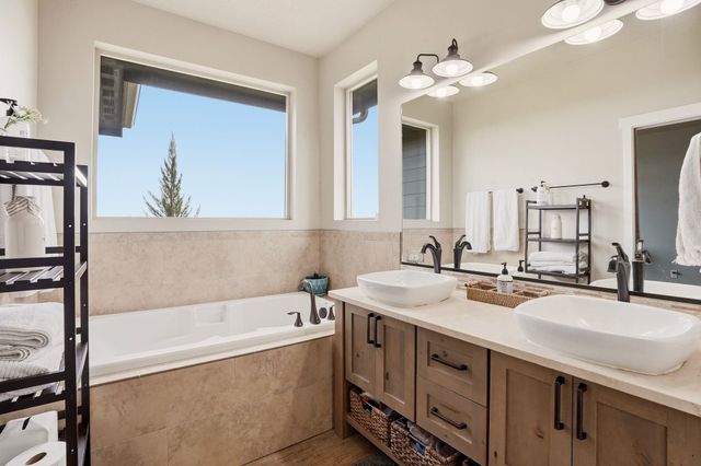 10909 S BRUNA Rd, Valleyford, WA 99036