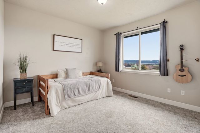 10909 S BRUNA Rd, Valleyford, WA 99036