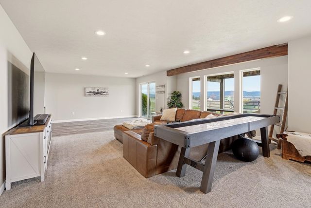 10909 S BRUNA Rd, Valleyford, WA 99036