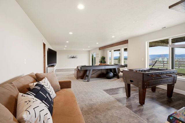 10909 S BRUNA Rd, Valleyford, WA 99036