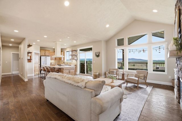 10909 S BRUNA Rd, Valleyford, WA 99036