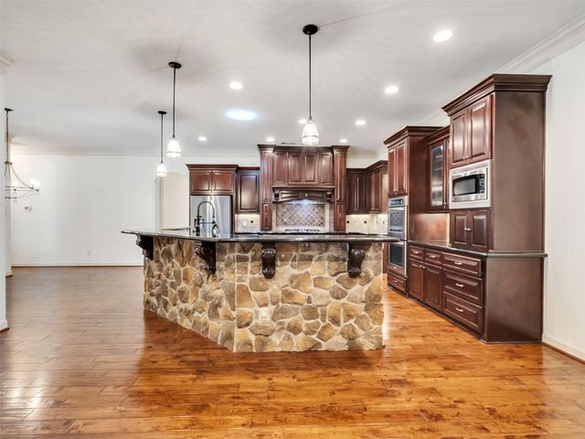 10137 Crown Ranch Boulevard, Montgomery, TX 77316
