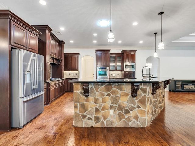 10137 Crown Ranch Boulevard, Montgomery, TX 77316