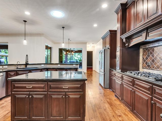 10137 Crown Ranch Boulevard, Montgomery, TX 77316