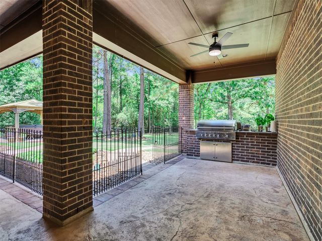 10137 Crown Ranch Boulevard, Montgomery, TX 77316
