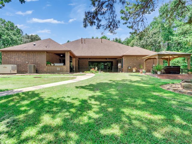 10137 Crown Ranch Boulevard, Montgomery, TX 77316