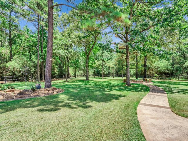 10137 Crown Ranch Boulevard, Montgomery, TX 77316
