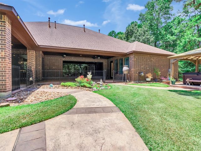 10137 Crown Ranch Boulevard, Montgomery, TX 77316