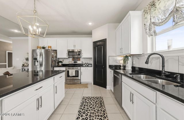 310 Cascade Water Lane, Broussard, LA 70518