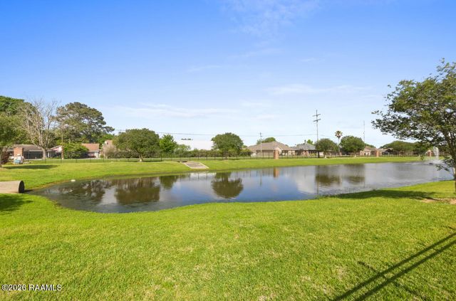 310 Cascade Water Lane, Broussard, LA 70518