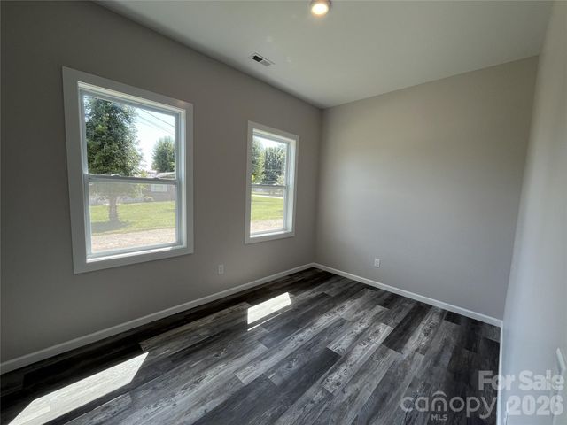 6270 Nc 16 Highway N, Conover, NC 28613