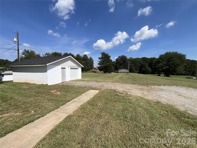 6270 Nc 16 Highway N, Conover, NC 28613
