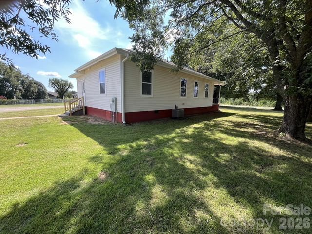 6270 Nc 16 Highway N, Conover, NC 28613