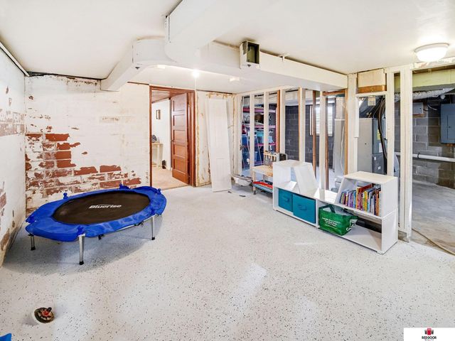 1819 Perkins Boulevard, Lincoln, NE 68502