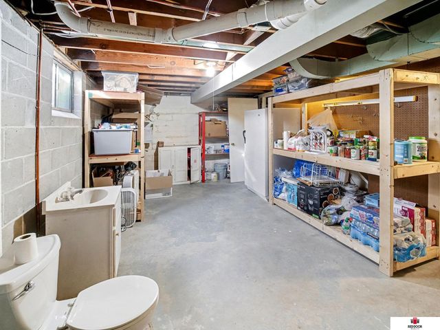 1819 Perkins Boulevard, Lincoln, NE 68502