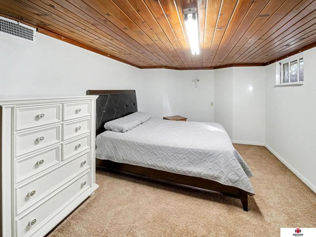 1819 Perkins Boulevard, Lincoln, NE 68502