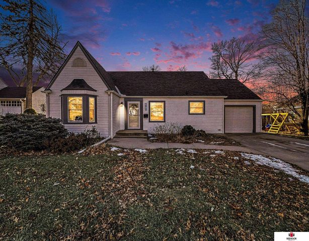 1819 Perkins Boulevard, Lincoln, NE 68502