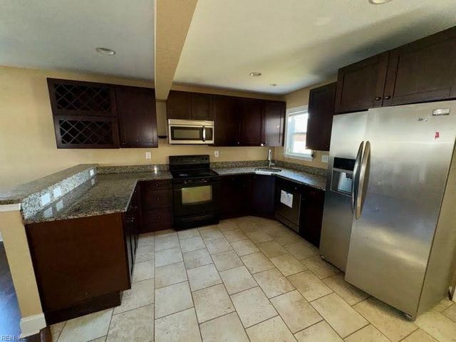 1807 Broadfield RD, Norfolk, VA 23503