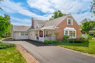 1901 E Cholo Lane, Mount Prospect, IL 60056