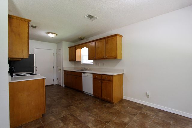 2895 Pansy Avenue, Crestview, FL 32539