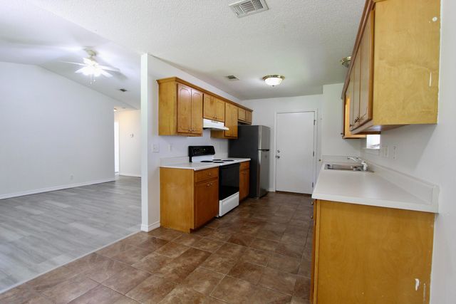 2895 Pansy Avenue, Crestview, FL 32539