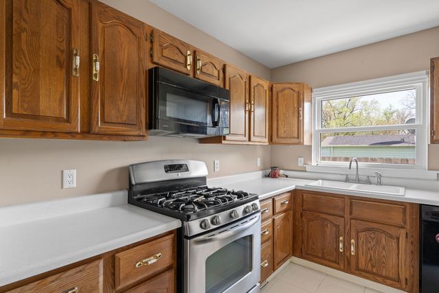 2123 32ND Street, Rock Island, IL 61201