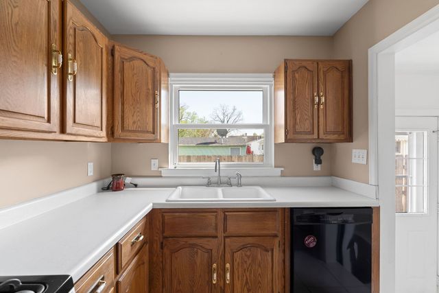 2123 32ND Street, Rock Island, IL 61201