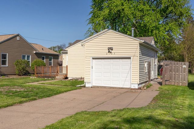 2123 32ND Street, Rock Island, IL 61201