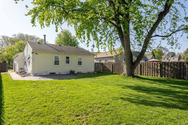 2123 32ND Street, Rock Island, IL 61201