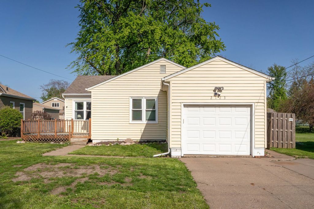 2123 32ND Street, Rock Island, IL 61201