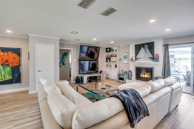 3211 Brookhaven Club Drive, Farmers Branch, TX 75234