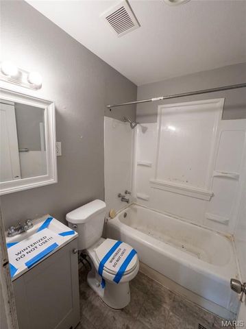 3974 Lada Avenue, Normandy, MO 63121