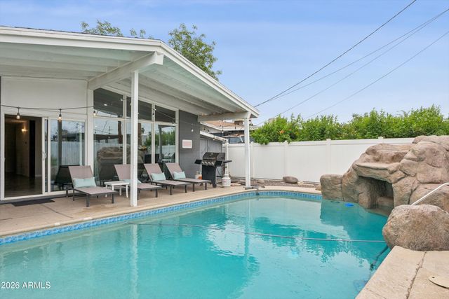 6917 E EARLL Drive, Scottsdale, AZ 85251