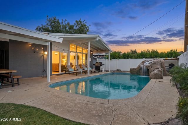 6917 E EARLL Drive, Scottsdale, AZ 85251