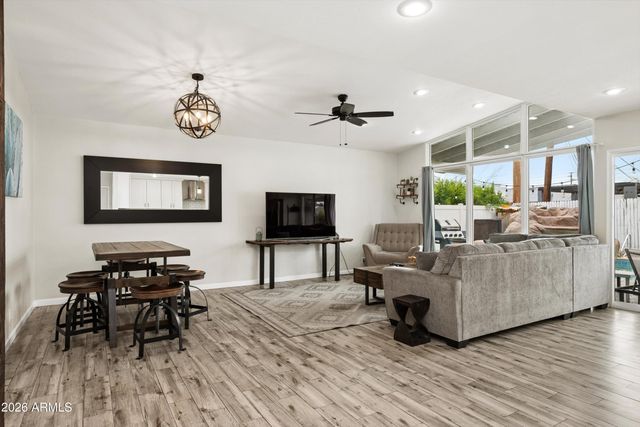 6917 E EARLL Drive, Scottsdale, AZ 85251