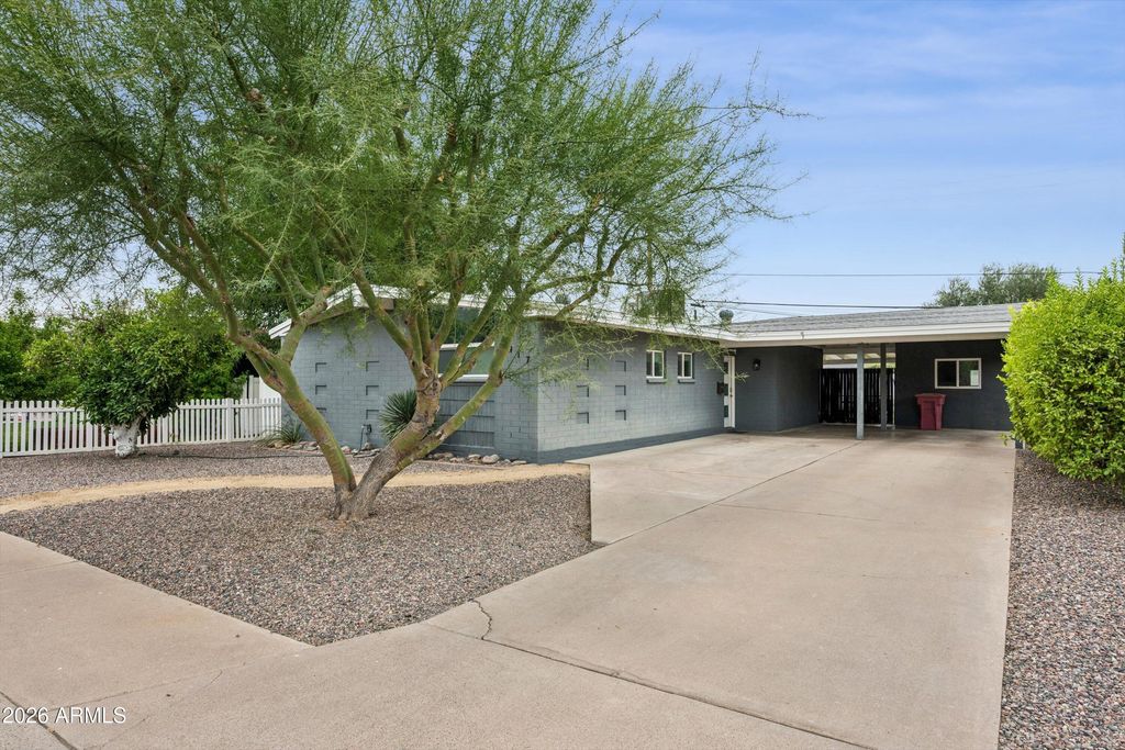 6917 E EARLL Drive, Scottsdale, AZ 85251